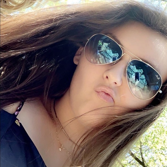 Meet your Posher, Ashley - Picture 2 of 2